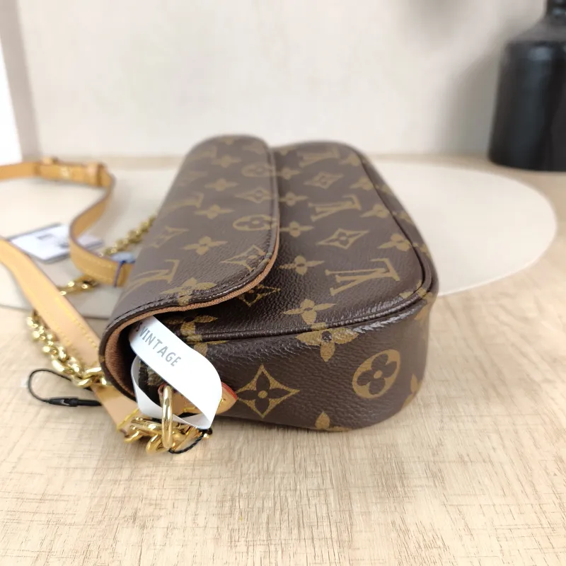 Louis Vuitton Crossbody Bag IVY Monogram PVC Small23.5 × 4.3 × 12 cm — detail view 3 of 13