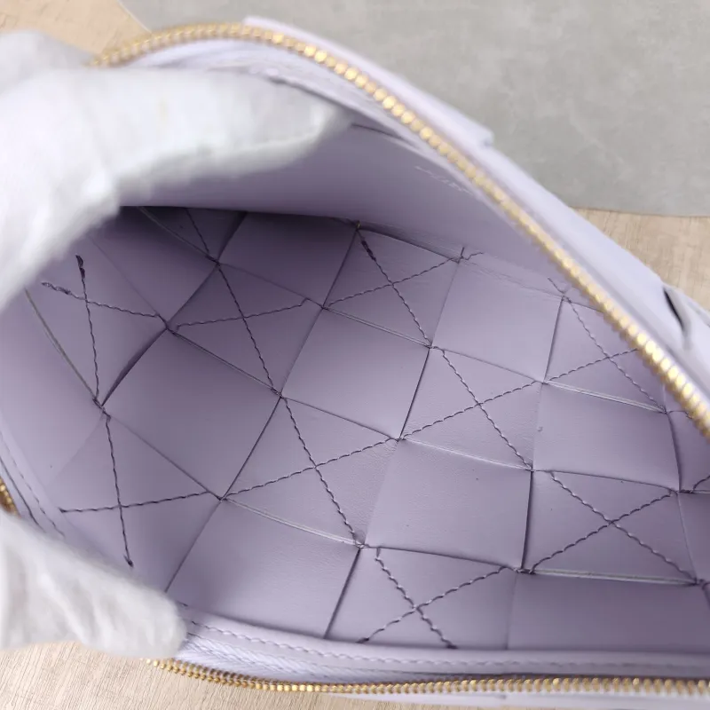Bottega Veneta Clutch Clutch — detail view 5 of 13
