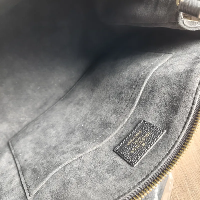 Louis Vuitton Crossbody Bag PETIT PALAIS Tote Bag Monogram Empreinte Embossed Calfskin Small 29 × 12.5 × 18 cm — detail view 5 of 13