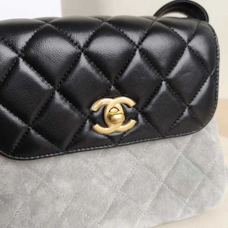 Chanel Crossbody Bag Suede Black Suede One Size18.5 × 6.5 × 15 cm — detail view 1 of 11