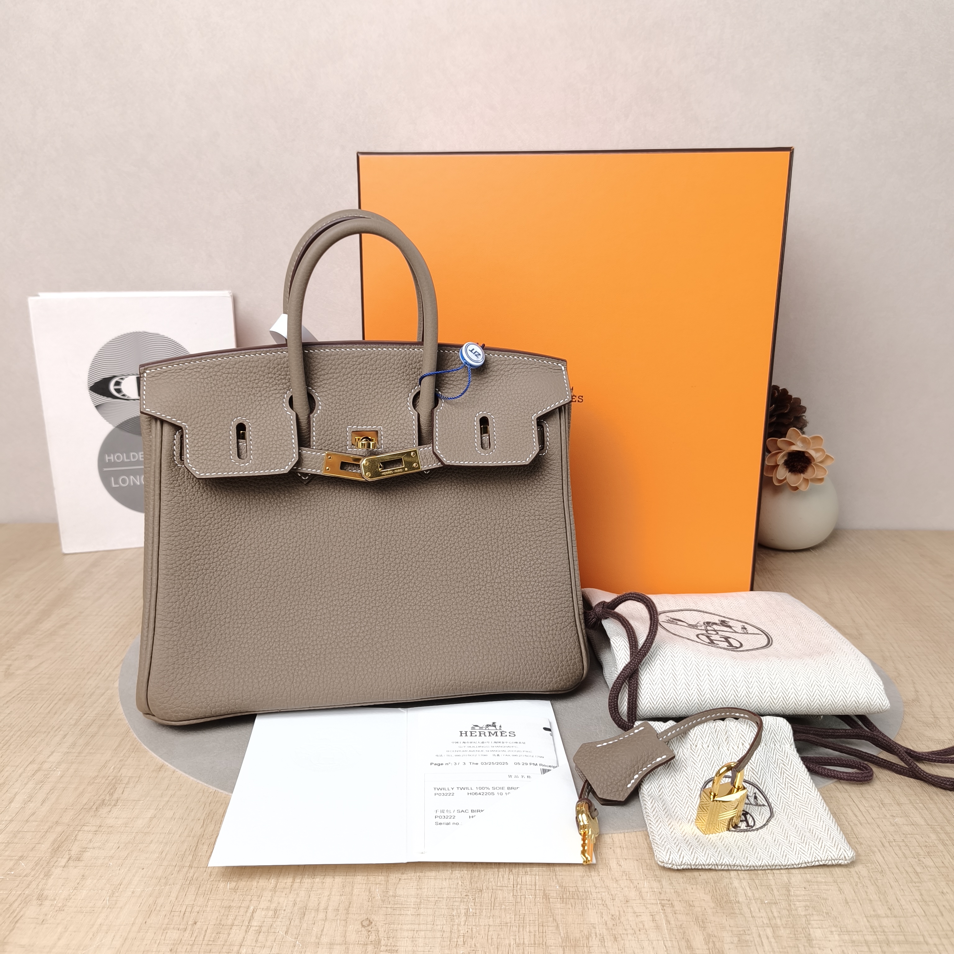 Hermès Top Handle Bag Birkin 25 Gold-Tone Hardware18 Togo Calfskin Small25 × 13 × 20 cm — cover view 4 of 6