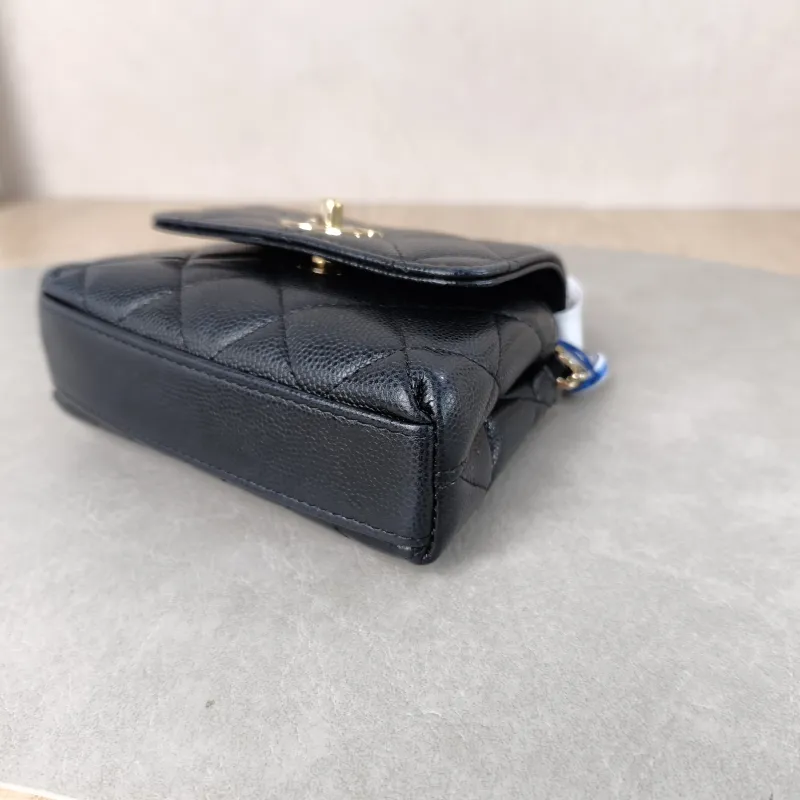 Chanel Top Handle Bag Coco Handle​ Black Grained Calfskin Mini 12 × 4 × 9 cm — detail view 5 of 11