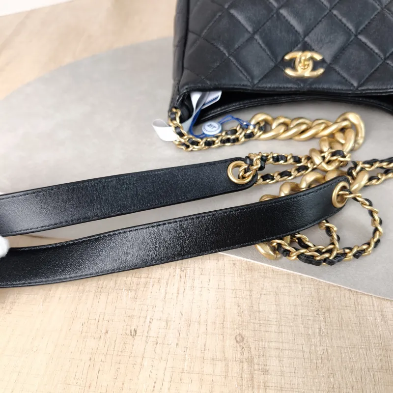 Chanel Shoulder Bag hobo Black Lambskin One Size 19 × 8 × 17 cm — detail view 12 of 12