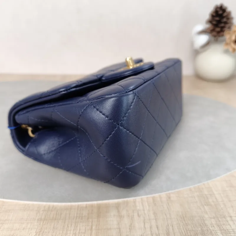 Chanel Crossbody Bag Blue Lambskin 17 × 8 × 13.5 cm — detail view 7 of 11