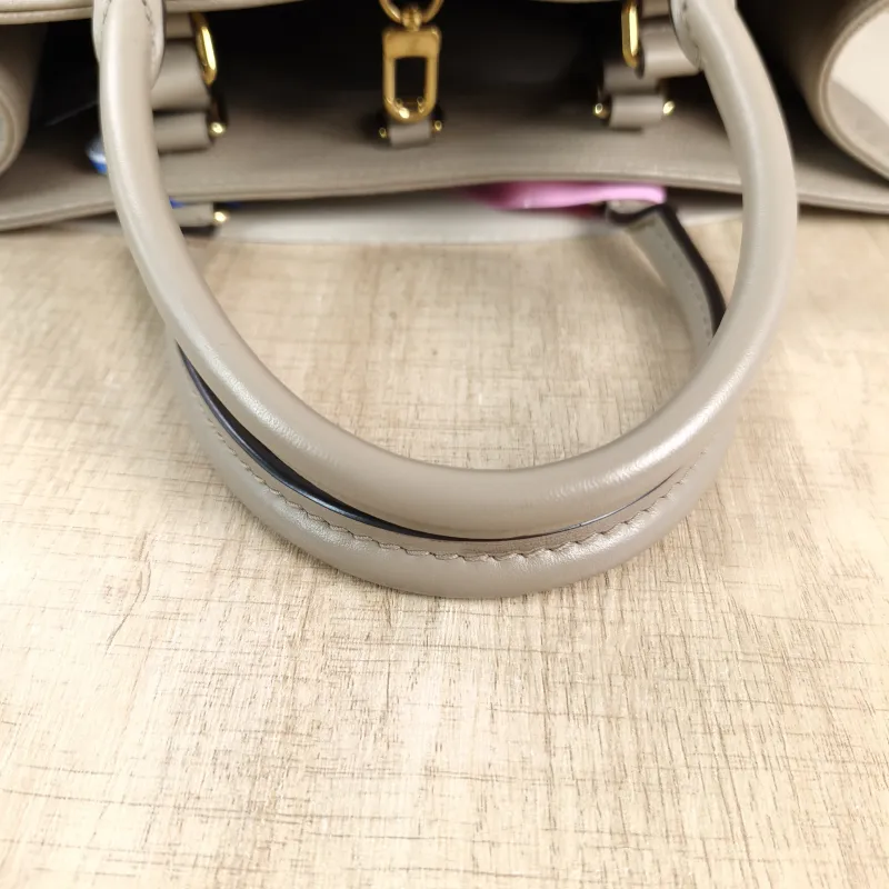 Louis Vuitton Shoulder Bag Onthego Medium Monogram Empreinte Embossed Calfskin Medium 35 × 14 × 27 cm — detail view 8 of 11