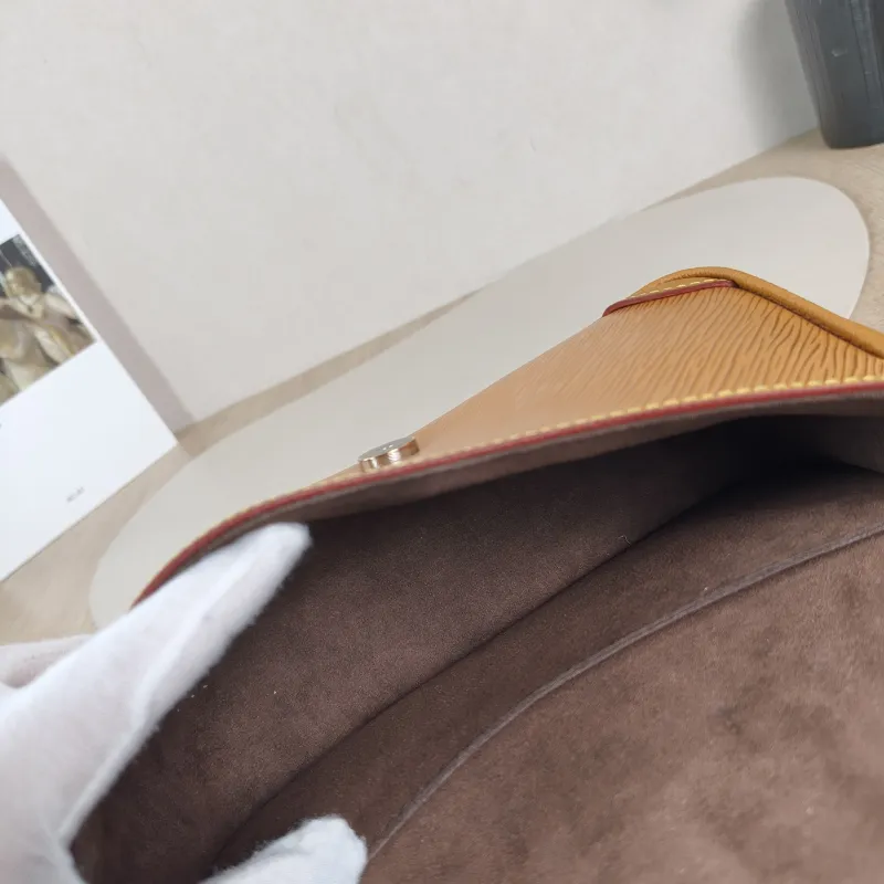 Louis Vuitton Shoulder Bag BUCI Epi Embossed Calfskin One Size 24.5 × 9 × 15.5 cm — detail view 6 of 12