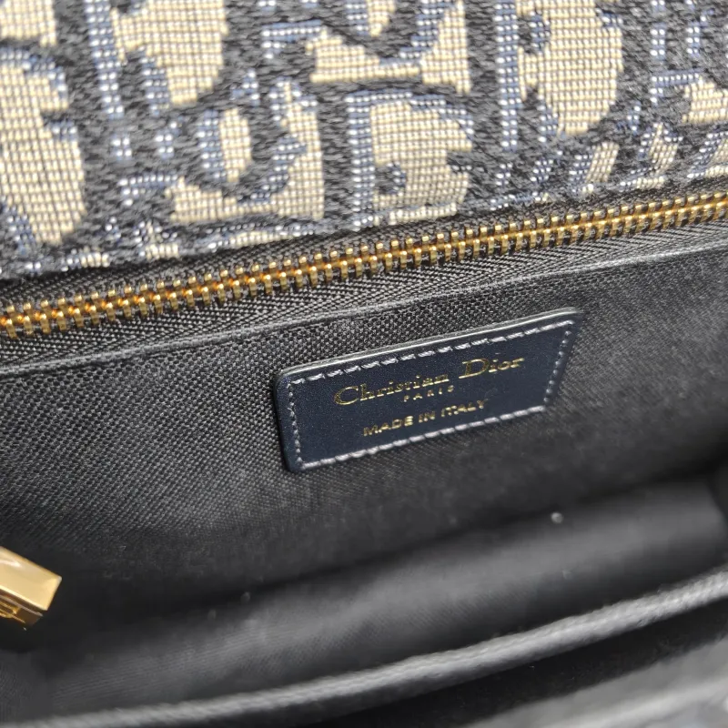 DIOR Crossbody Bag30Montaigne 30 Edition Canvas Medium25 × 9 × 16.5 cm — detail view 10 of 13