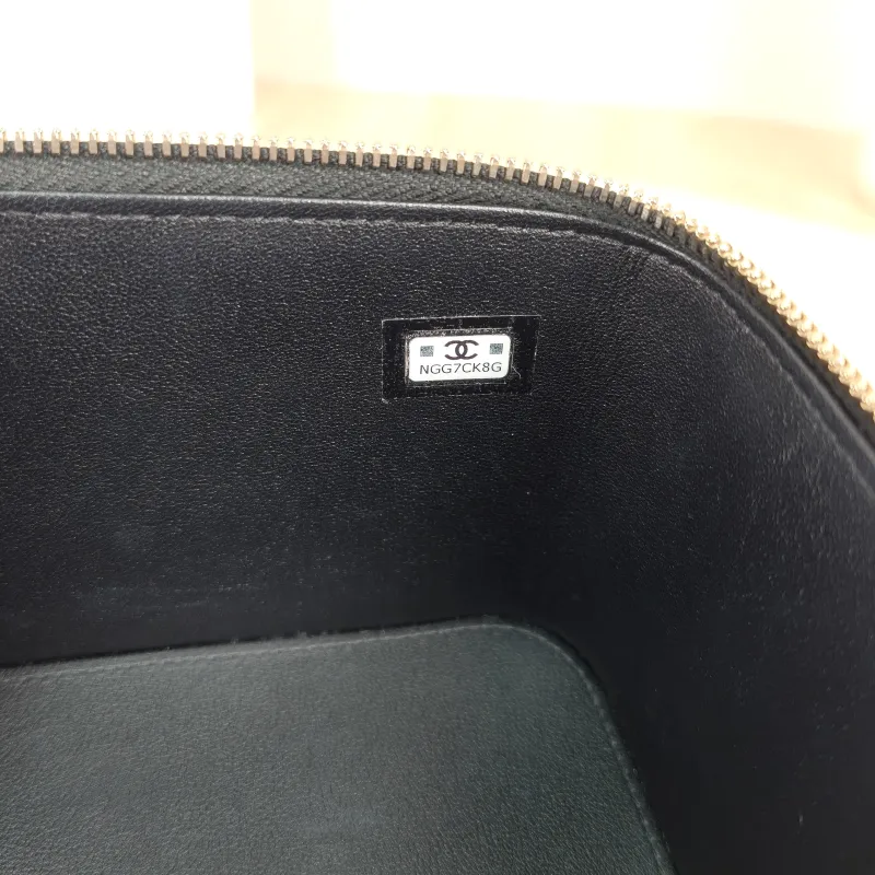 Chanel Crossbody Bag 24p Edition Box Bag Cosmetic Bag Black Lambskin 17 × 8 × 9.5 cm — detail view 6 of 14