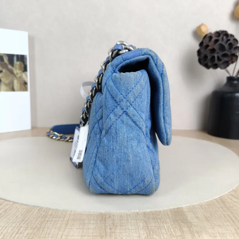 Chanel Crossbody Bag22p 19bag Small26 × 9 × 16 cm — detail view 13 of 15