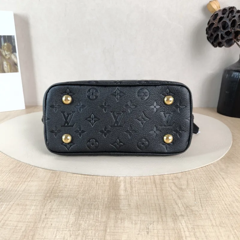 Louis Vuitton Top Handle Bag Alma BB Black Calfskin BB 23.5 × 11.5 × 17.5 cm — cover view 4 of 6