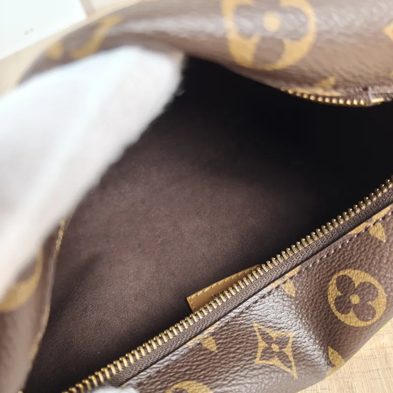 Louis Vuitton Crossbody Bag Side Trunk Box Monogram PVC Medium 23.5 × 8.5 × 16 cm — detail view 12 of 12