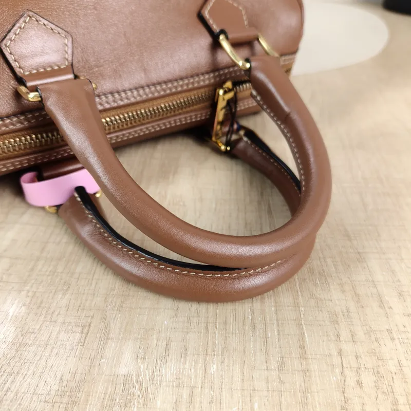 CELINE Crossbody Bag Calfskin Small 20 × 10.5 × 14 cm — detail view 2 of 13