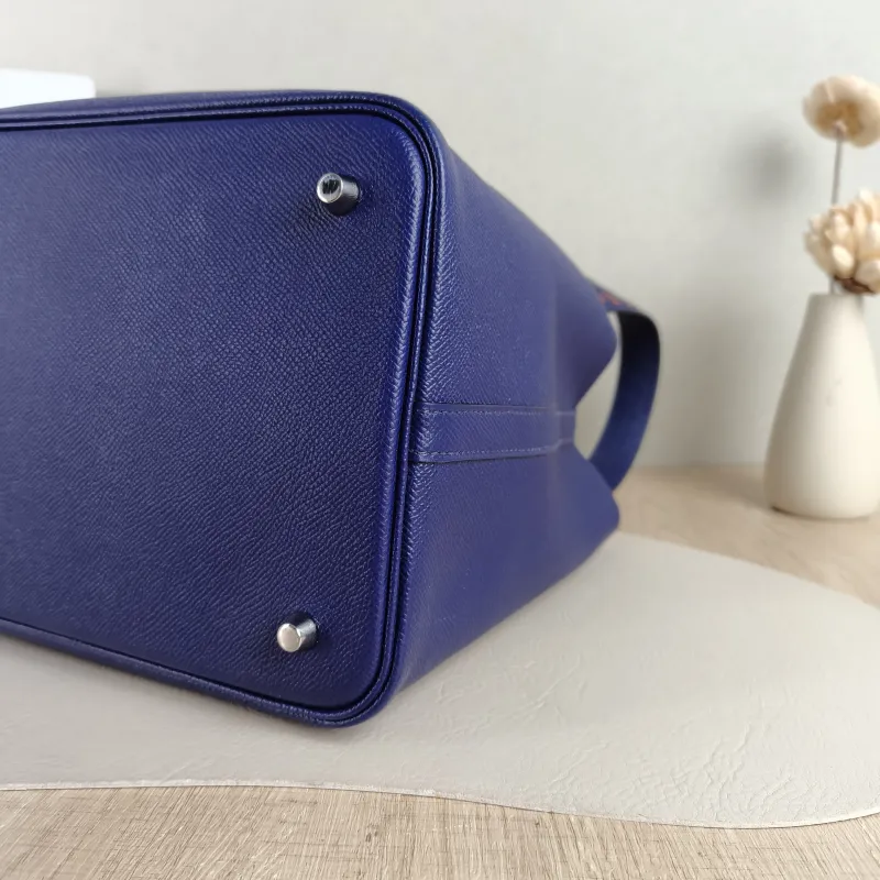 Hermès Top Handle Bag Picotin Lock 22 Woven 22M3 Epsom Calfskin Medium22 × 17 × 21 cm — detail view 4 of 10