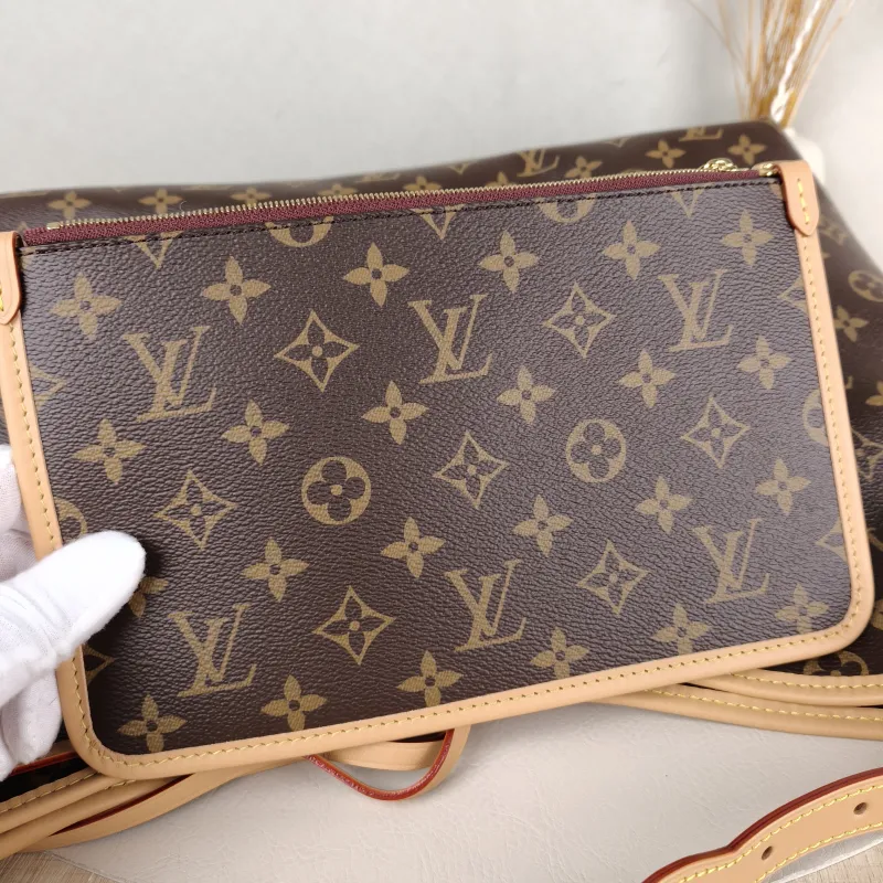 Louis Vuitton Crossbody Bag Carryall Monogram PVC Medium 39 × 15 × 30 cm — detail view 10 of 12