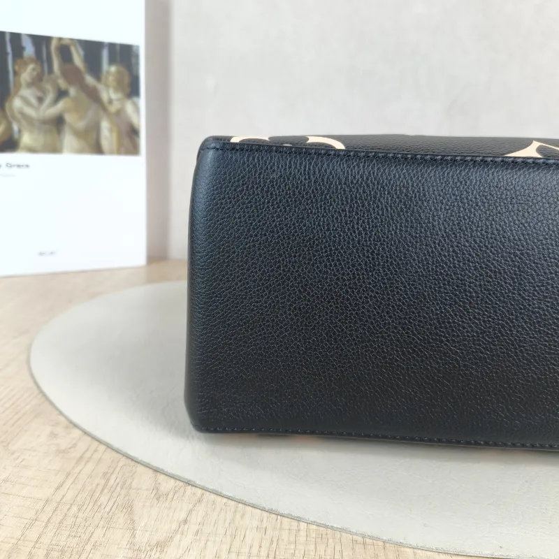 Louis Vuitton Crossbody Bag PETIT PALAIS Tote Bag Monogram Empreinte Embossed Calfskin Small 29 × 12.5 × 18 cm — detail view 11 of 13