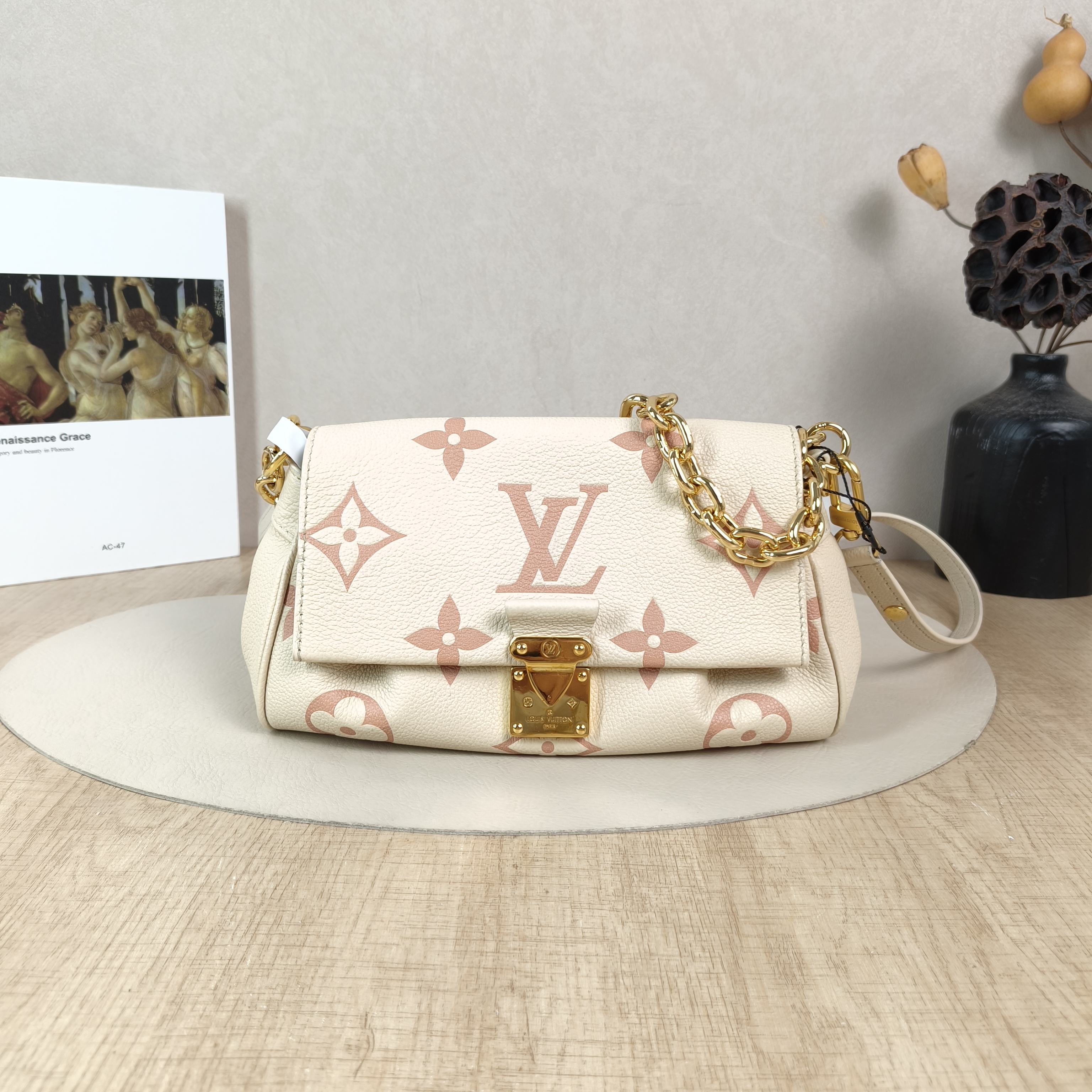 Louis Vuitton Crossbody Bag Favorite White · Pink Empreinte Embossed Calfskin Medium24 × 9 × 14 cm
