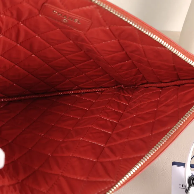 Chanel Clutch Clutch Red Lambskin One Size 27*20 22 — detail view 2 of 8