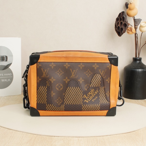 Louis Vuitton Trunk Box Monogram Edition · Shoulder Strap · 24 × 10 × 17 cm
