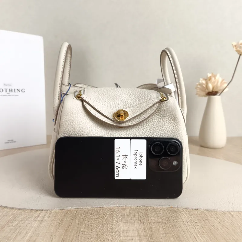 Hermès Crossbody Bag Lindy Mini 19 10 TC Calfskin Mini 19 × 9.5 × 13 cm k — cover view 2 of 5