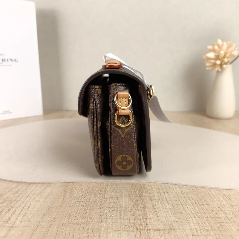 Louis Vuitton Crossbody Bag Pochette Métis East West Monogram PVC Small21.5 × 6 × 13.5 cm — detail view 12 of 14