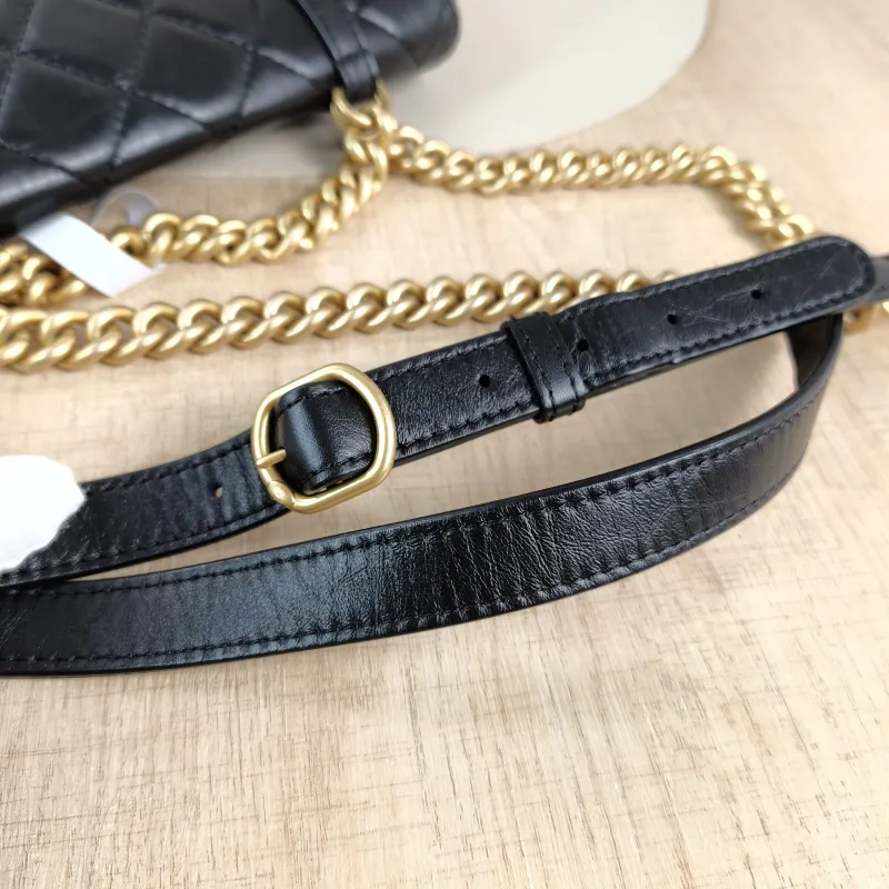 Chanel Crossbody Bag21b Black Calfskin One Size25 × 8 × 17 cm — detail view 9 of 13