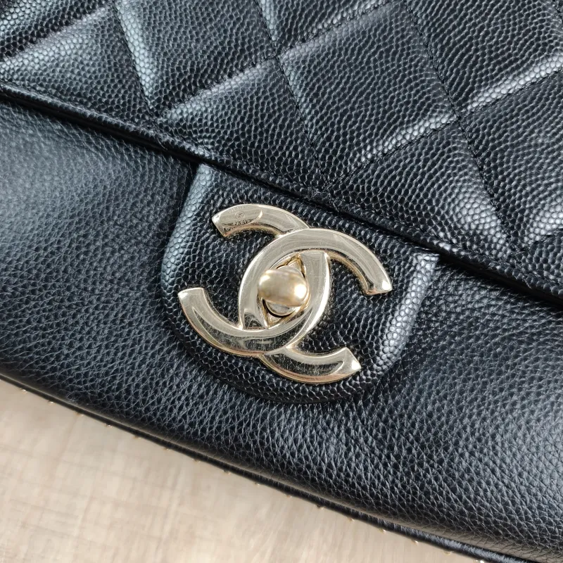 Chanel Crossbody Bag cf Collection Crossbody Bag Black Calfskin One Size 26 × 7 × 18 cm 24 — detail view 2 of 13