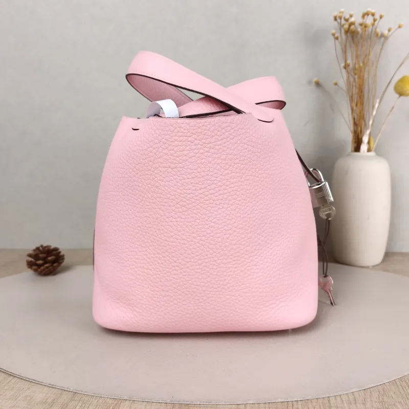 Hermès Top Handle Bag Picotin Lock 18 18 Pink Taurillon Clemence TC Calfskin Small 18 × 13 × 18 cm K — detail view 9 of 12