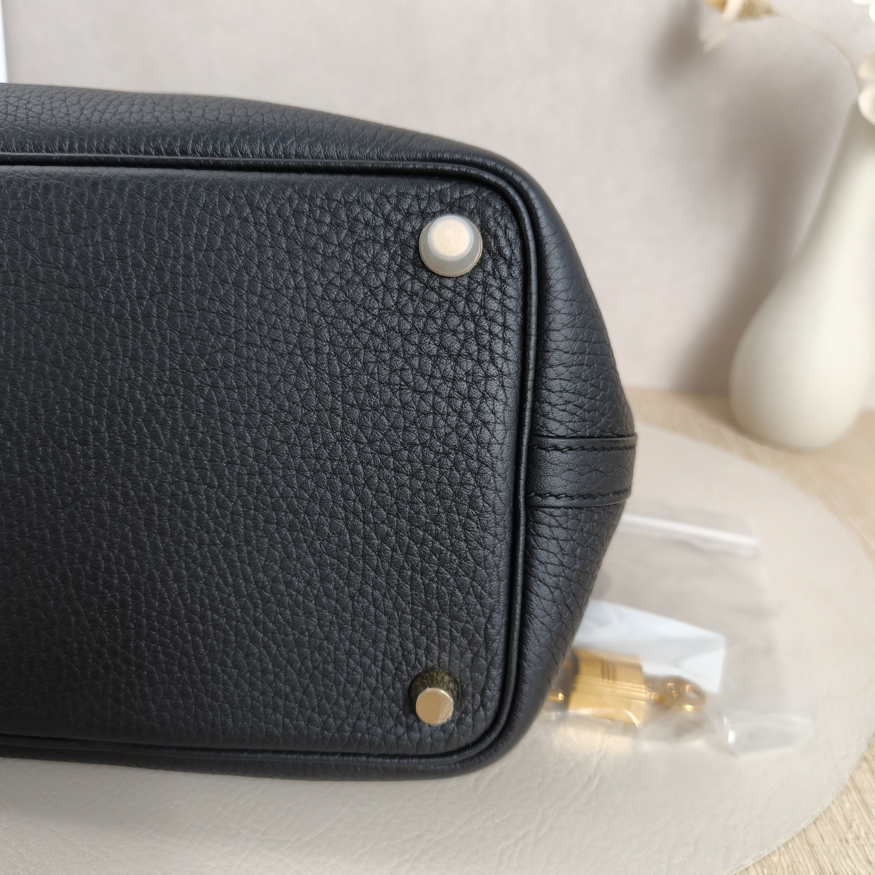 Hermès Top Handle Bag Picotin Lock 18 18Black Clemence Taurillon TC Calfskin Small18 × 13 × 19 cm — cover view 6 of 10