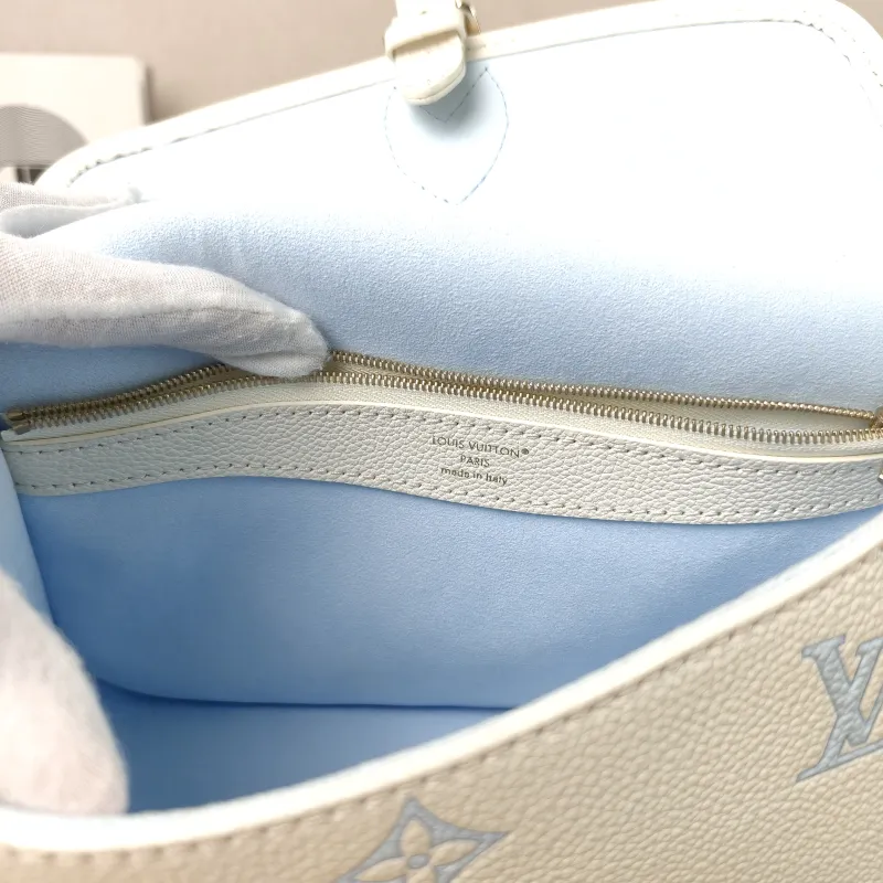 Louis Vuitton Crossbody Bag Diane Baguette Bag White · Blue Empreinte Embossed Calfskin Monogram Small24 × 9 × 15 cm — detail view 6 of 15