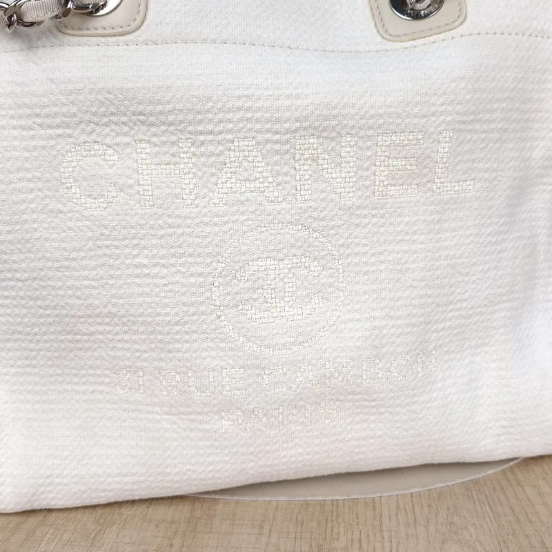 Chanel Shoulder Bag White 38 × 19 × 29.5 cm — detail view 14 of 15