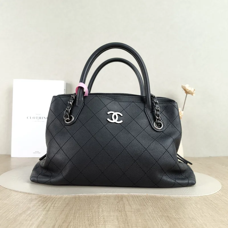 Chanel Shoulder Bag Tote Bag Grained Calfskin One Size 34 × 9 × 21 cm 22