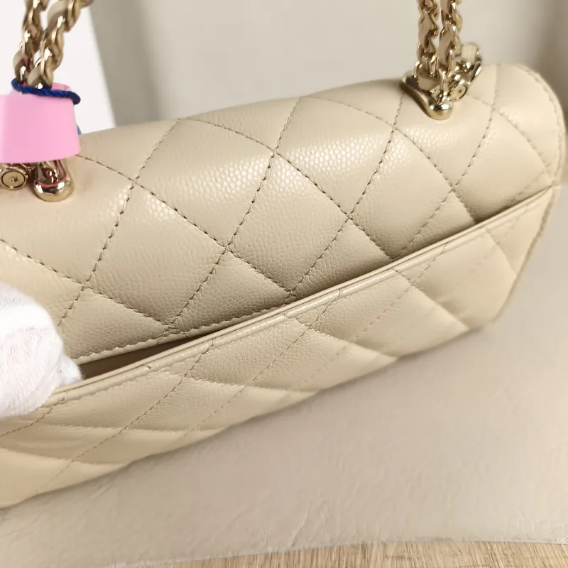 Chanel Crossbody Bag kelly Beige Grained Calfskin One Size 18 × 4.5 × 10 cm — detail view 11 of 12