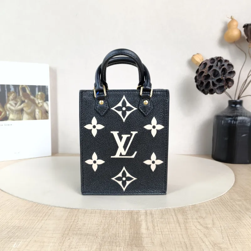 Louis Vuitton Crossbody Bag PETIT SAC PLAT Mini Calfskin Mini 14 × 5 × 17 cm