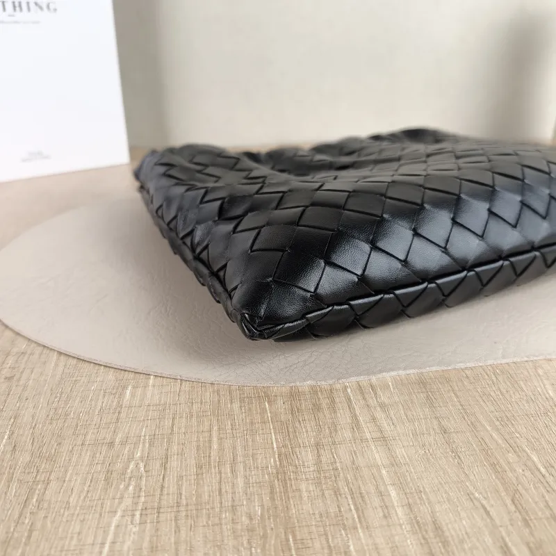 Bottega Veneta Shoulder Bag Dustbag Shoulder Bag Black Calfskin Medium 32 × 1 × 23 cm — detail view 3 of 10