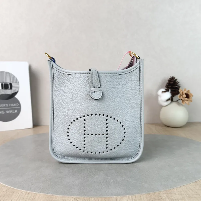 Hermès Crossbody Bag Evelyne Mini 16 Mini 1608 Taurillon Clemence TC Calfskinmini17 × 5.5 × 18 cm