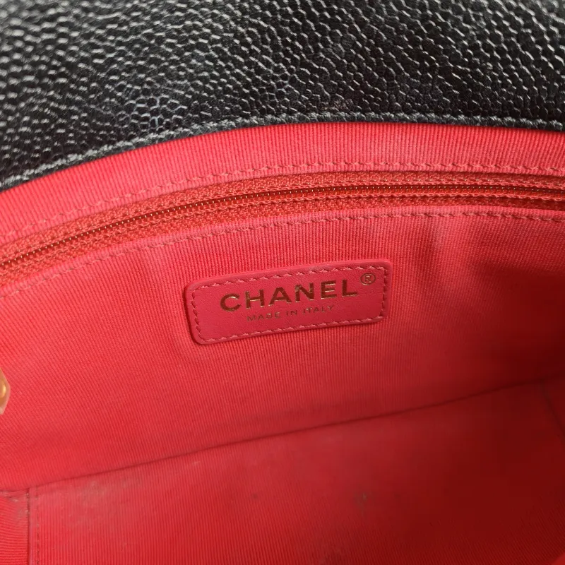 Chanel Crossbody Bag Black Grained Calfskin 20 × 7 × 15 cm — detail view 1 of 11