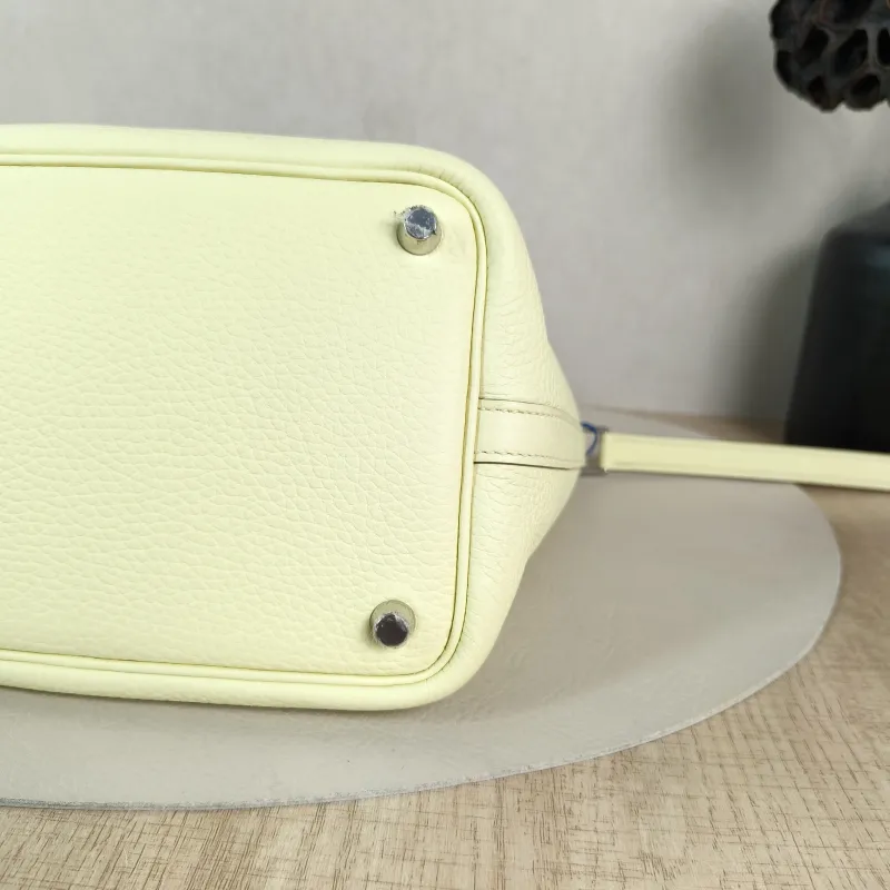 Hermès Top Handle Bag Picotin Lock 18 18 Taurillon Clemence TC Calfskin Small18 × 13 × 18 cm — detail view 4 of 9