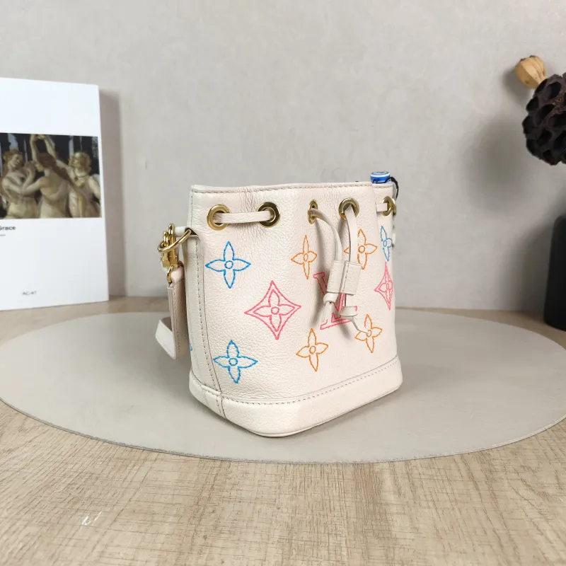 Louis Vuitton Crossbody Bag NANO NOÉ Bucket Bag Nano White · Embroidered Calfskinnano13 × 10 × 16 cm — cover view 2 of 5