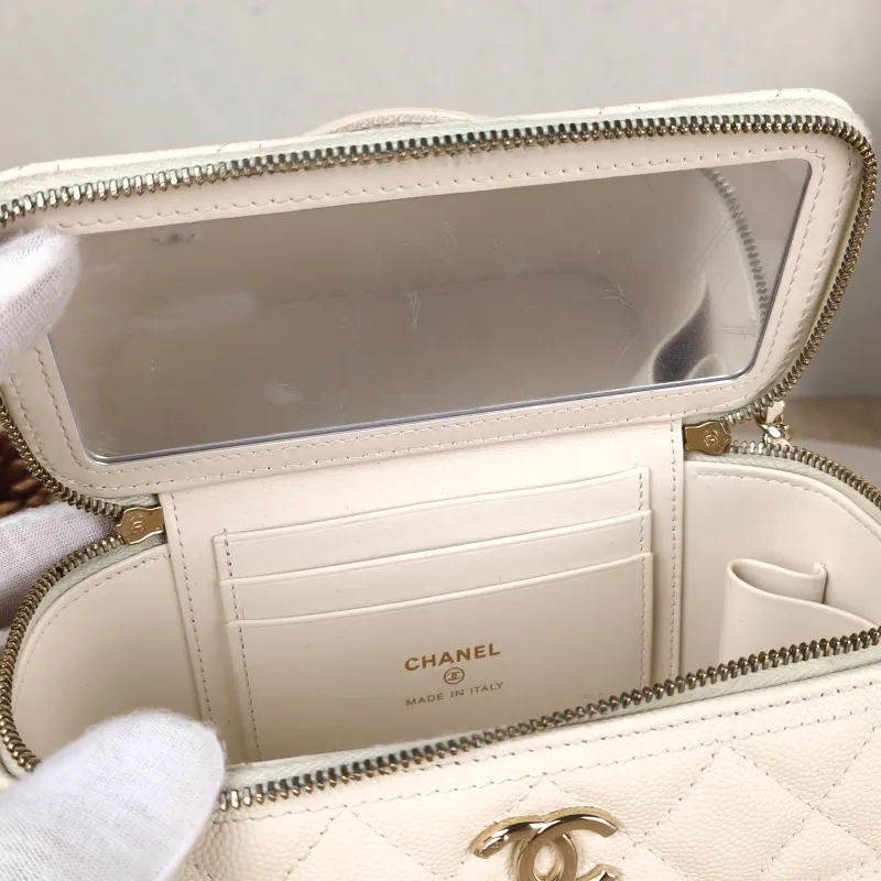 Chanel Crossbody Bag26c Edition Beige Grained Calfskin One Size17 × 8 × 9.5 cm — detail view 3 of 14