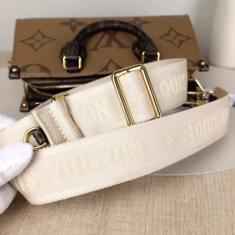 Louis Vuitton Crossbody Bag Onthego East West Monogram PVC Small 25 × 10 × 13 cm — detail view 2 of 15