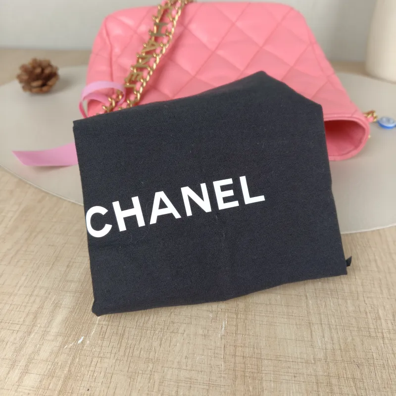 Chanel Shoulder Bag hobo Red Grained Calfskin One Size19 × 8 × 17 cm — detail view 11 of 11
