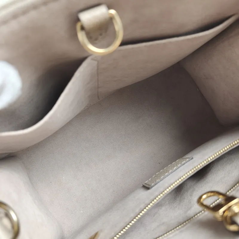 Louis Vuitton Shoulder Bag Onthego · White Empreinte Embossed Calfskin Small25 × 11.5 × 19 cm — detail view 3 of 12