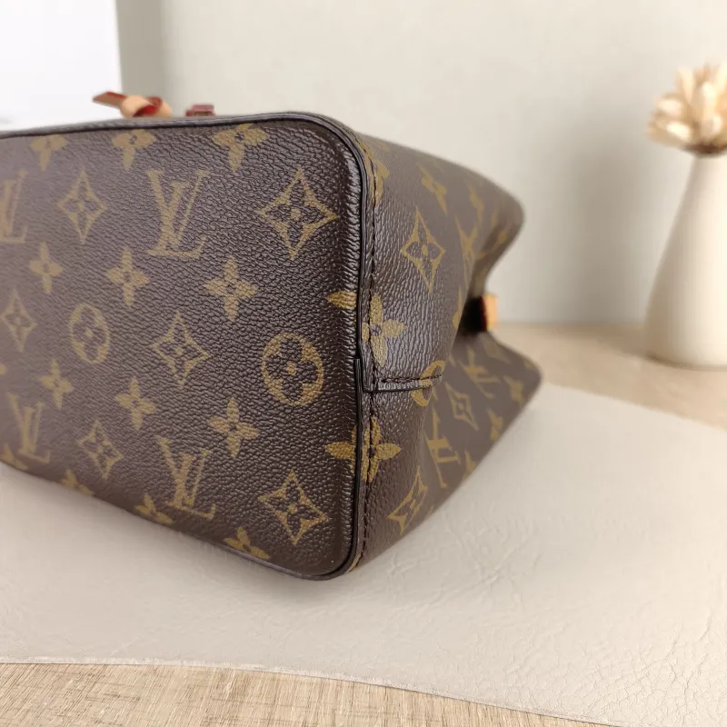 Louis Vuitton Crossbody Bag NÉONOÉ Bucket Bag BB Monogram PVC BB 20 × 13 × 20 cm — detail view 6 of 10