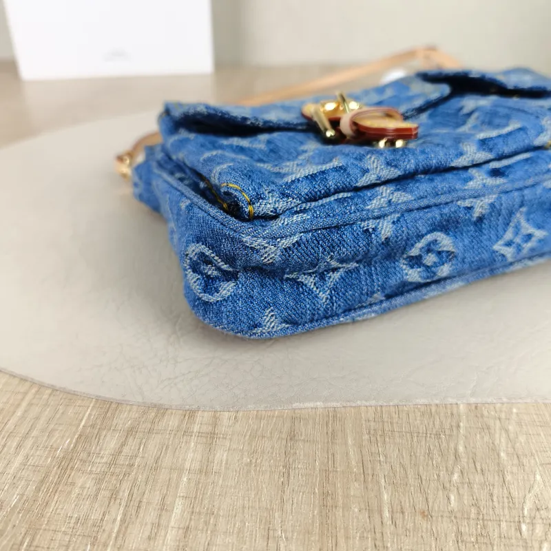 Louis Vuitton Shoulder Bag Pochette Accessories Cargo One Size 23.5 × 3 × 14 cm — detail view 1 of 11