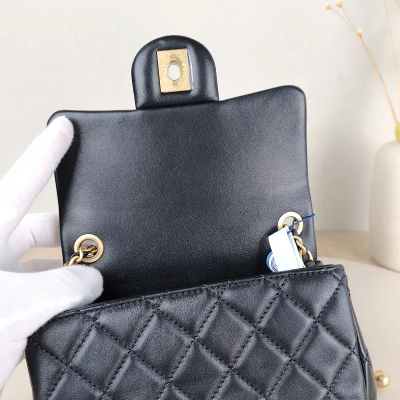 Chanel Crossbody Bag Black Lambskinmini17 × 8 × 13.5 cm — detail view 1 of 16