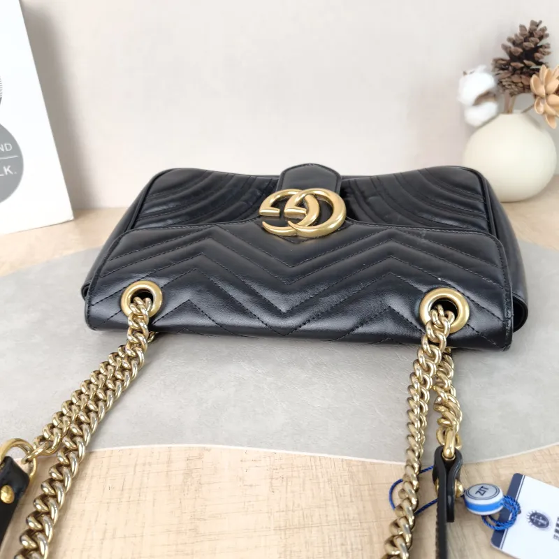 GUCCI Crossbody Bag GG Marmont Medium Marmont 26 Black CC alfskin Medium 26 × 7 × 15 cm — detail view 3 of 12