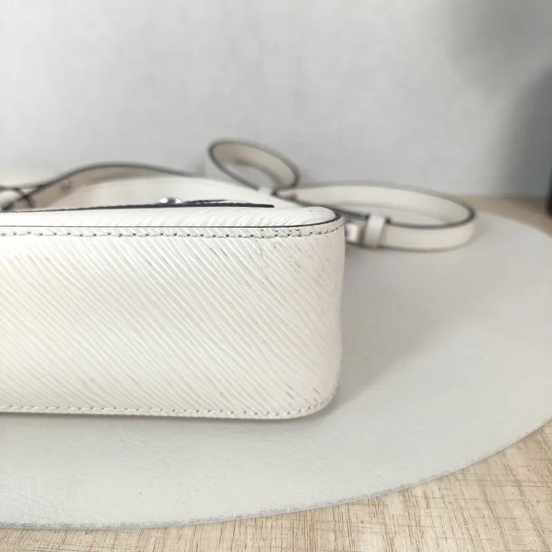 Louis Vuitton Shoulder Bag MARELLINI White Epi Embossed Calfskinmini19 × 6.5 × 13.5 cm — detail view 10 of 11