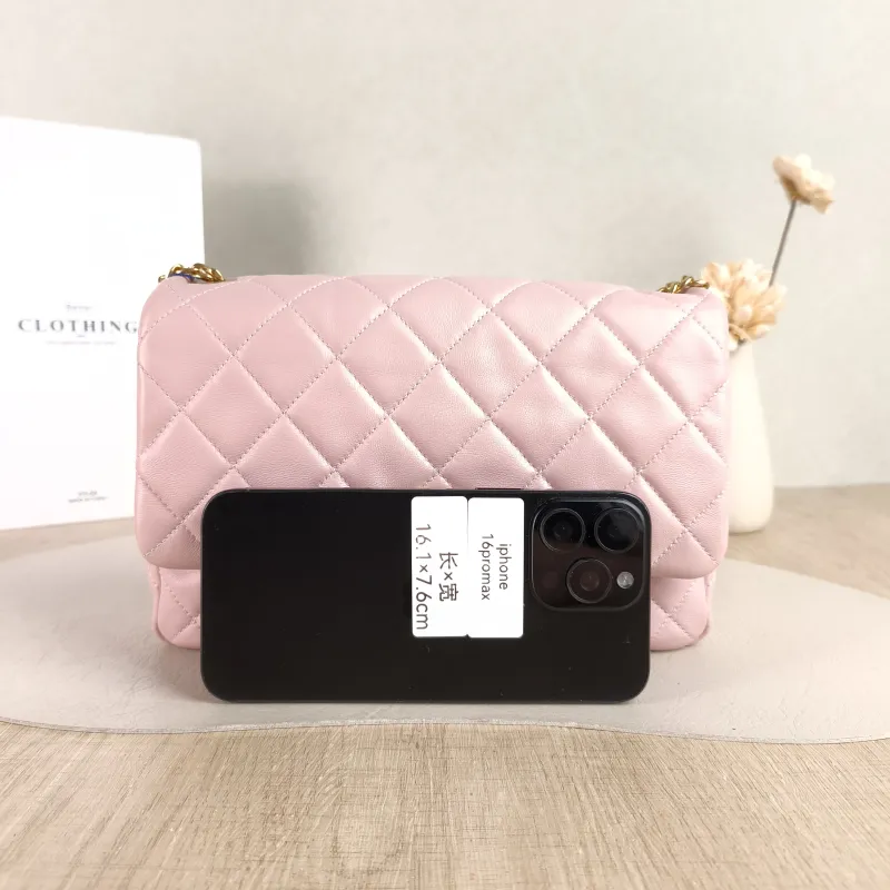 Chanel Crossbody Bag Pink Crossbody Bag Pink Lambskin One Size 23 × 5 × 16 cm — cover view 5 of 5