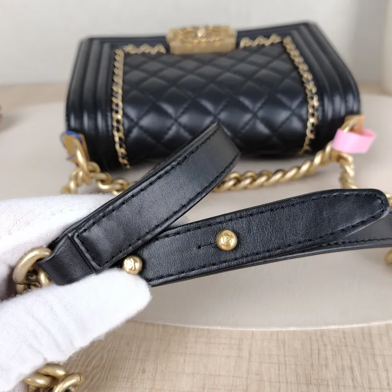 Chanel Crossbody Bag Le Boy​ Black Calfskin Small 20.5 × 8.5 × 12 cm 29 — detail view 8 of 15