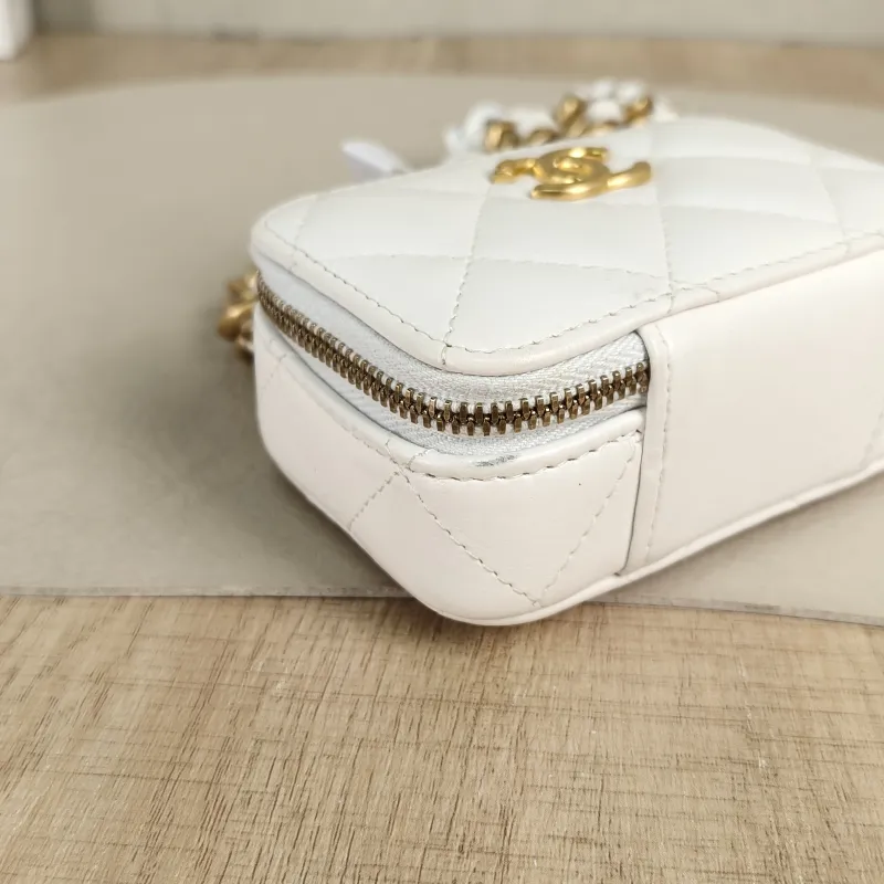 Chanel Crossbody Bag Camera Bag Box Crossbody Bag White Lambskin One Size11 × 4 × 7 cm — detail view 5 of 12